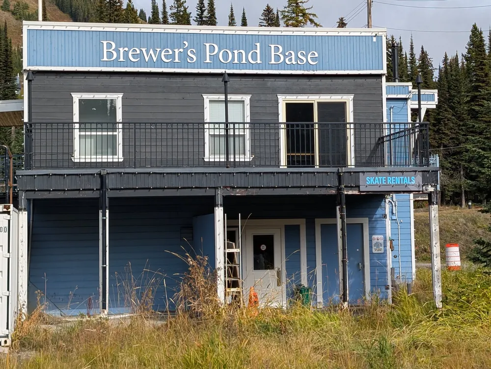 Blue and grey building signed Brewer’s Pond Base with skate rentals